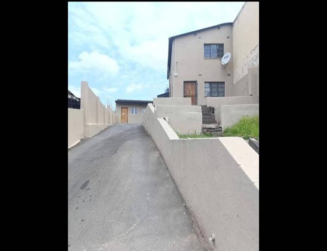 2 BEDROOM HOUSE FOR SALE IN CROSSMOOR